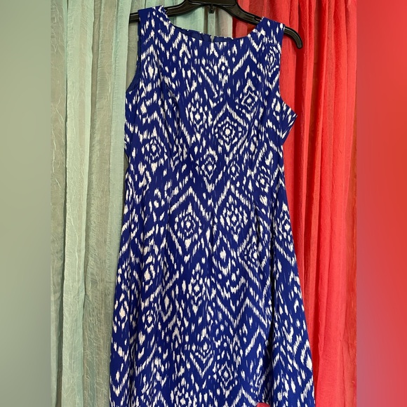 Women’s Dress Barn sleeveless dress. Size 12 Blue/white - Picture 2 of 3
